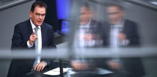 First shops and school operations begin in Germany after a month of standstill, the week before last in April begins with the opening of the first shops and the gradual resumption of school operations